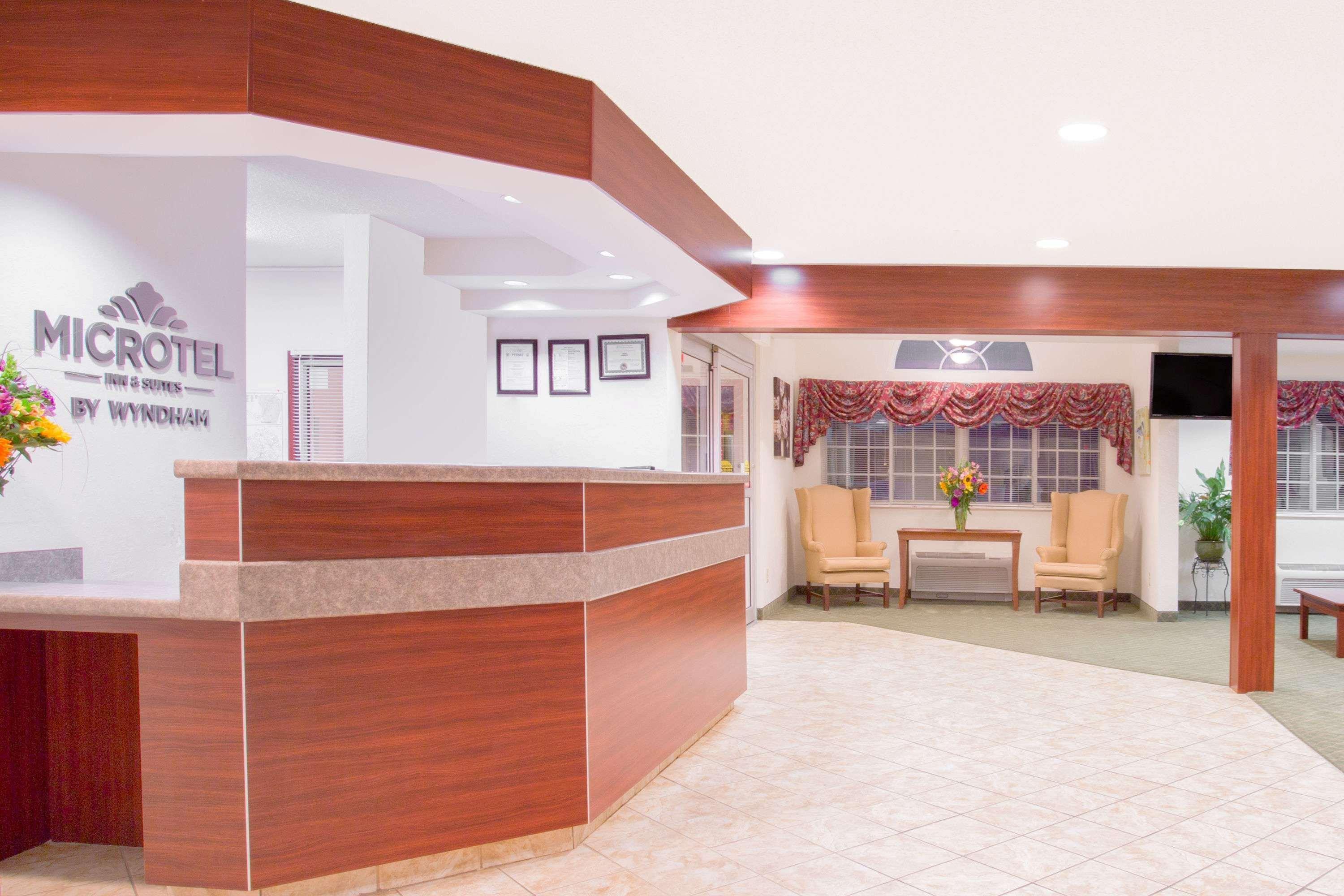 Microtel Inn And Suites Gassaway Exterior foto